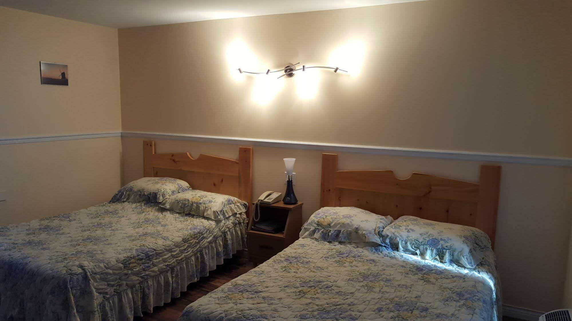 Motel Cote Rivière-du-Loup エクステリア 写真